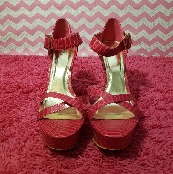 Women's Heels - Picture 1 of 3